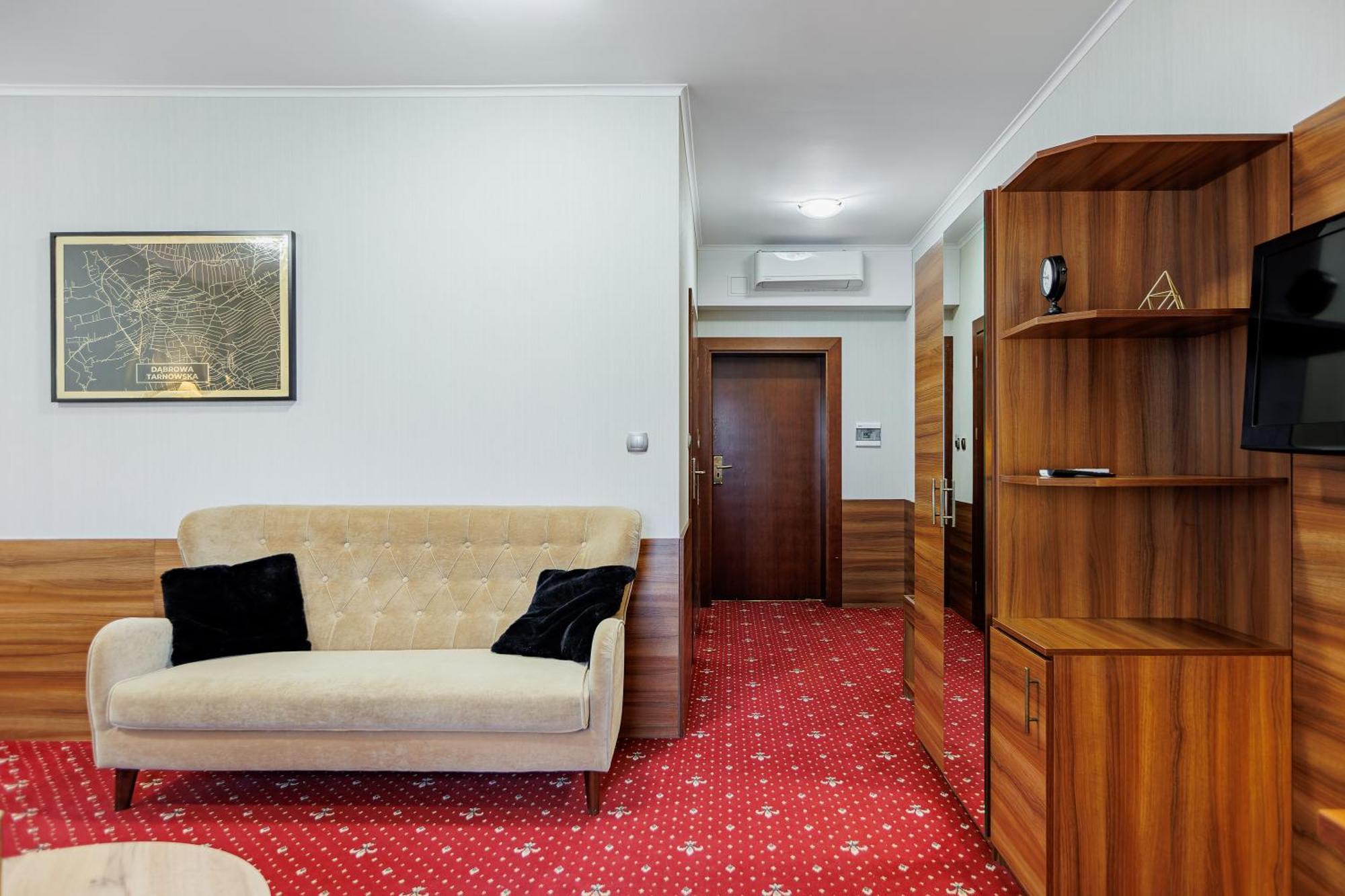 Hotel Cristal Park Dąbrowa Tarnowska Exterior photo