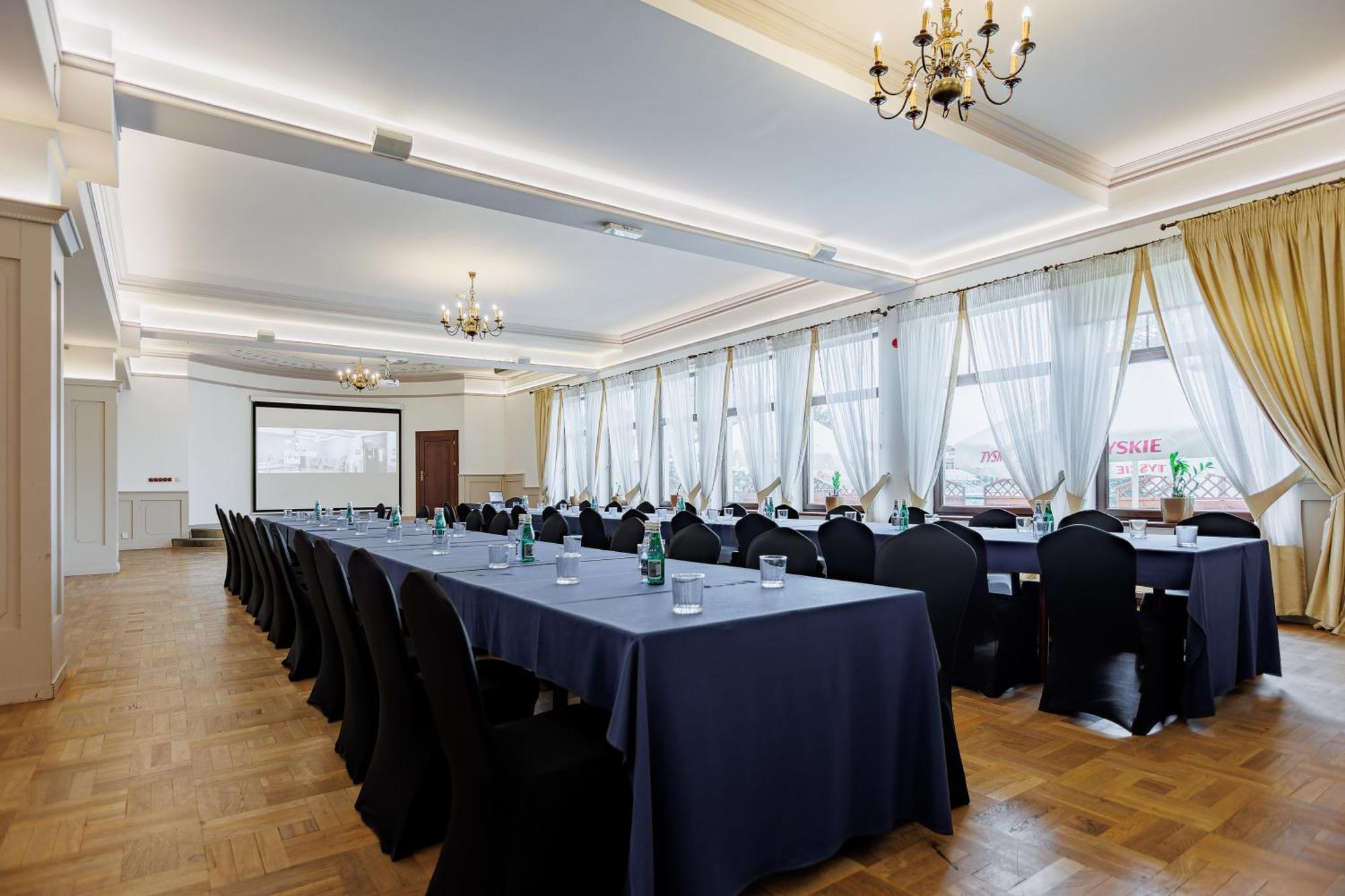 Hotel Cristal Park Dąbrowa Tarnowska Exterior photo