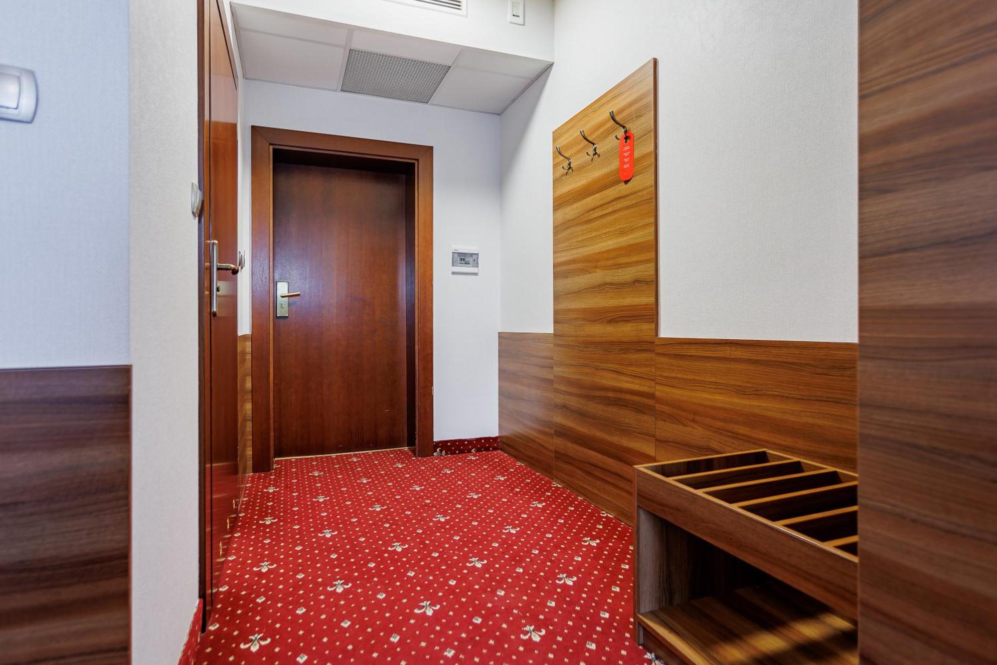 Hotel Cristal Park Dąbrowa Tarnowska Exterior photo